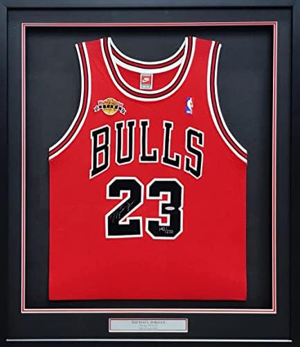 Chicago Bulls Michael Jordan Dedikált Keretes, Piros Nike Jersey Nyugdíjas Patch 140/230 uda vagy Holo BAF98077 - Dedikált