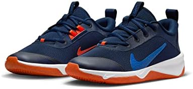 Nike Gyerek Omni Multi-Bíróság Cipő (GS) Éjfél Navcy/Biztonsági Narancs Méret 3.5